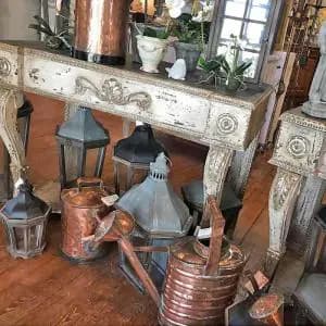 Aubergine antiques
